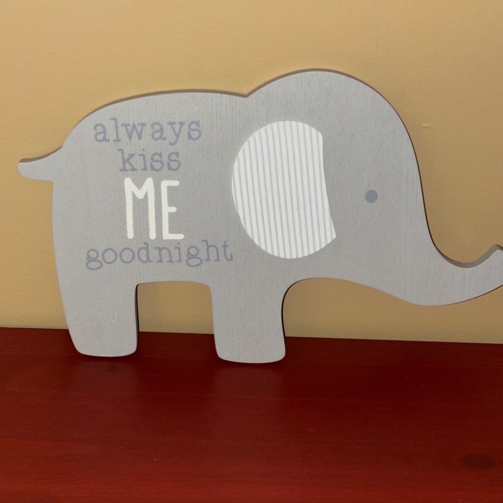 Wendy Bellissimo Elephant Wooden wall plaque.  EUC